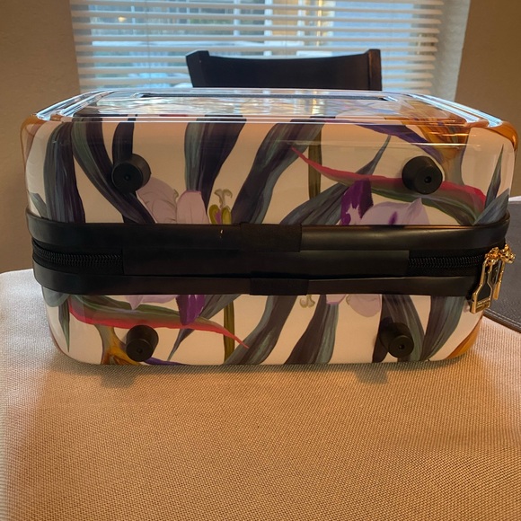 Floral Hard Shell Suitcase 🌸 - Picture 10 of 10